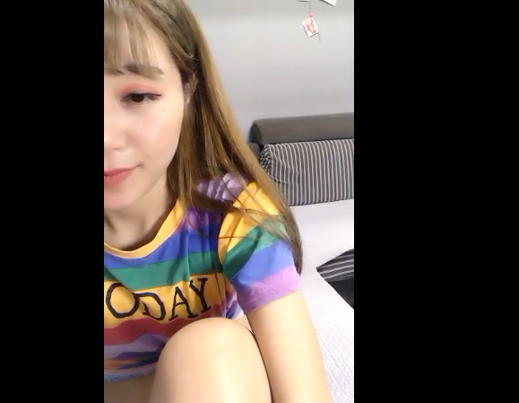 手機直播毛毛比較多黑黑的美女主播 滴蠟跳蛋自慰1V125M百度7天不補